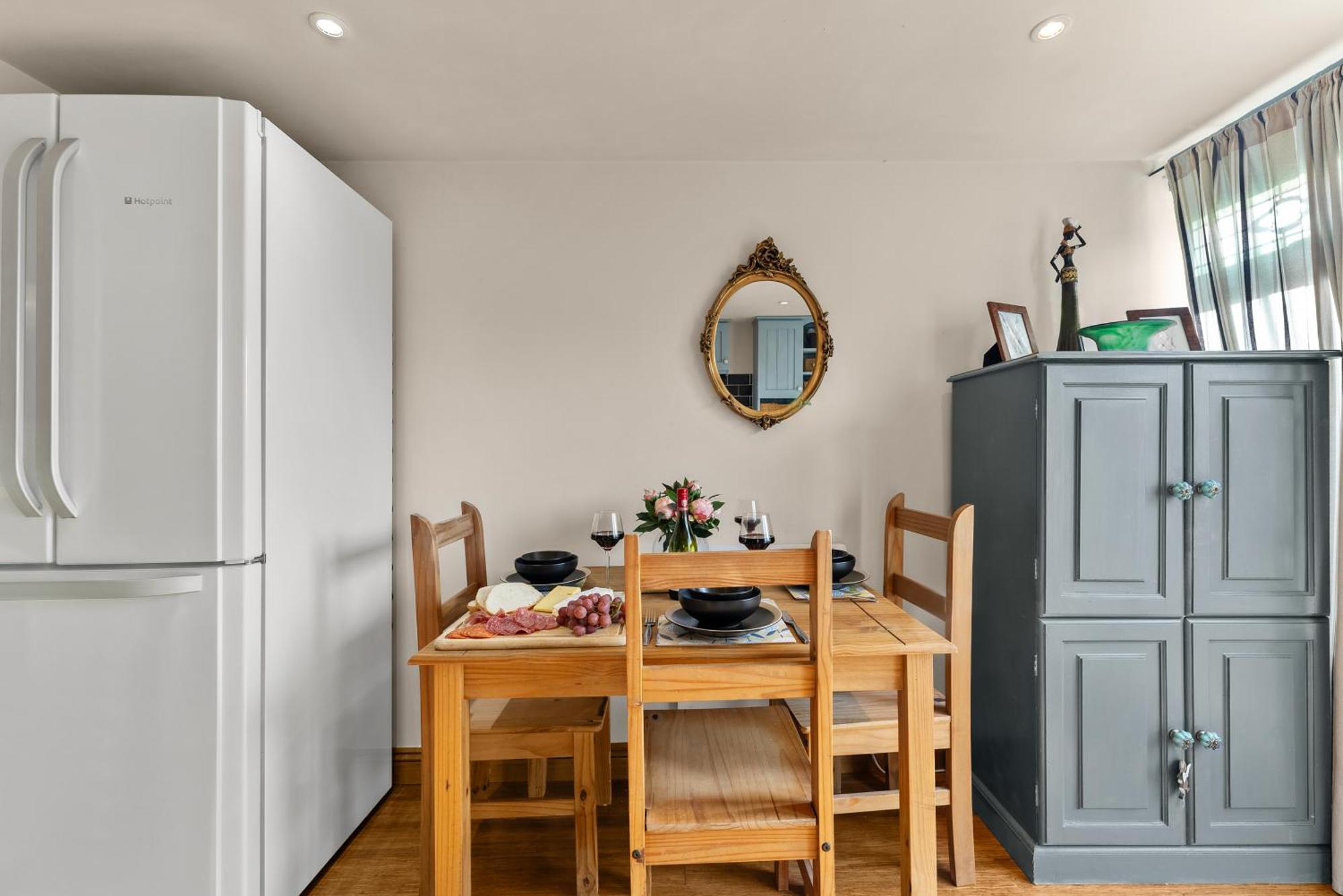Holiday home 139 I Abbey House I Characterful & Peaceful 1br House W Garden, Rooftop Balcony, Fully Equipped Kitchen And Dedicated Workspace Bury St. Edmunds