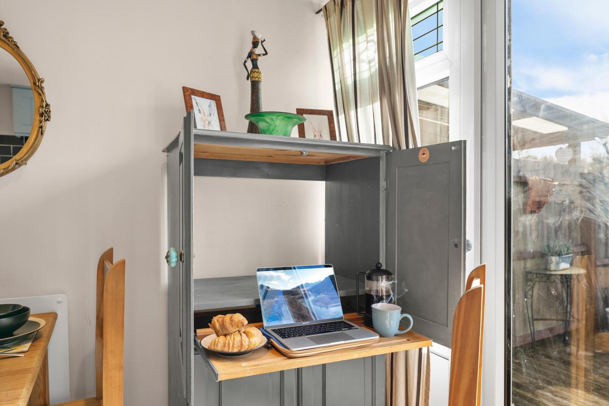 Holiday home 139 I Abbey House I Characterful & Peaceful 1br House W Garden, Rooftop Balcony, Fully Equipped Kitchen And Dedicated Workspace