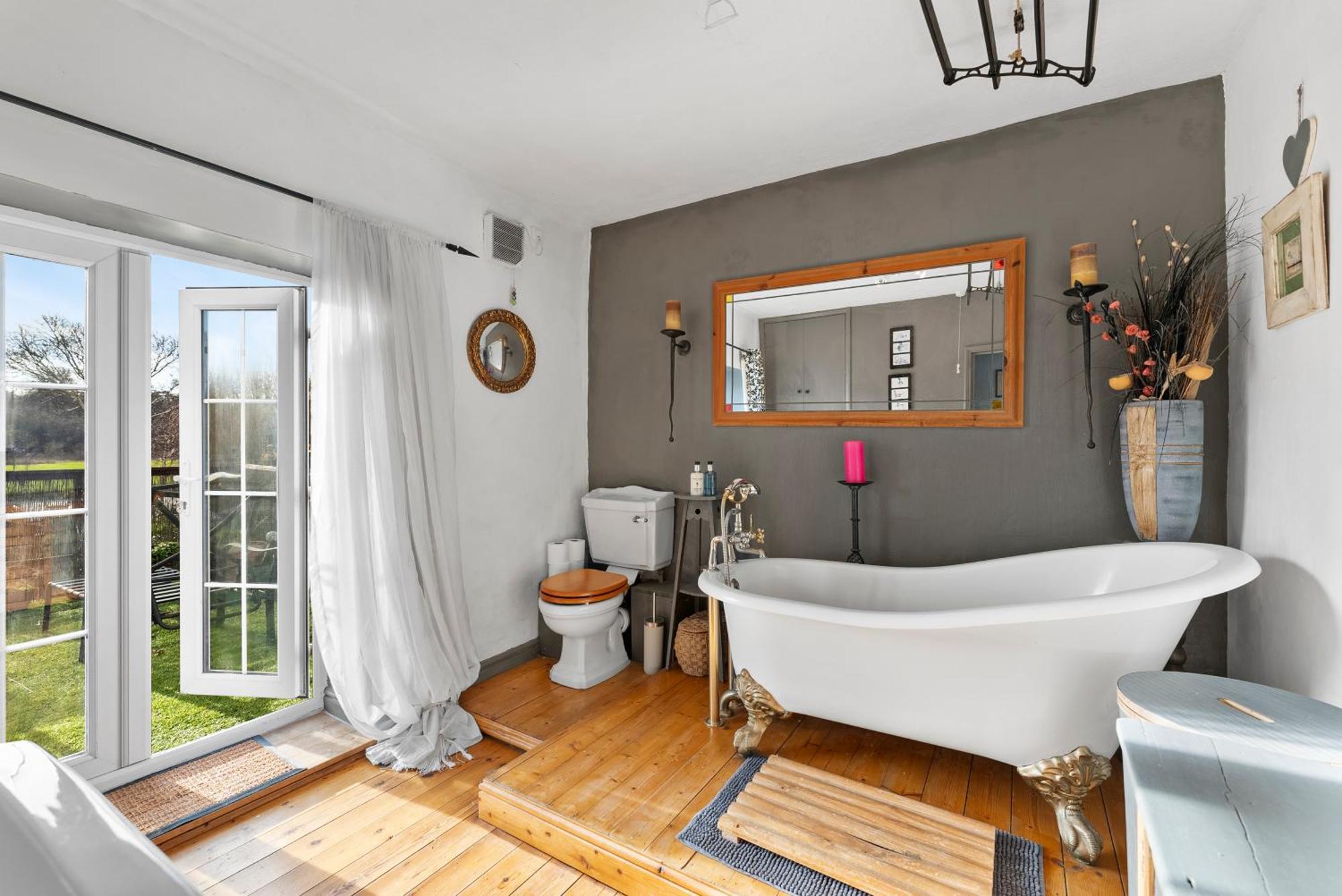 139 I Abbey House I Characterful & Peaceful 1br House W Garden, Rooftop Balcony, Fully Equipped Kitchen And Dedicated Workspace * Bury St. Edmunds