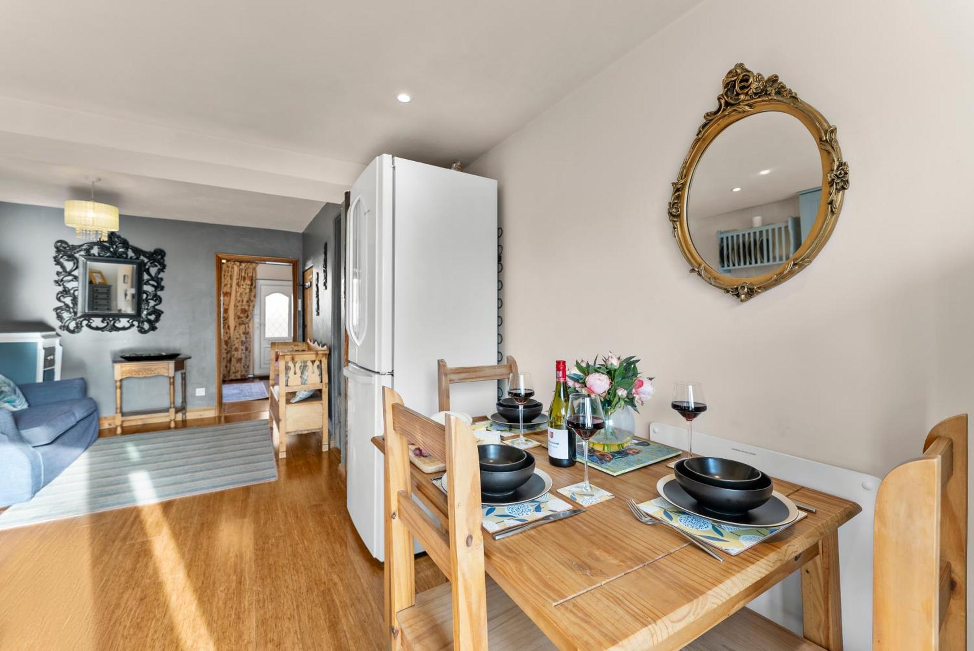 139 I Abbey House I Characterful & Peaceful 1br House W Garden, Rooftop Balcony, Fully Equipped Kitchen And Dedicated Workspace Holiday home Bury St. Edmunds